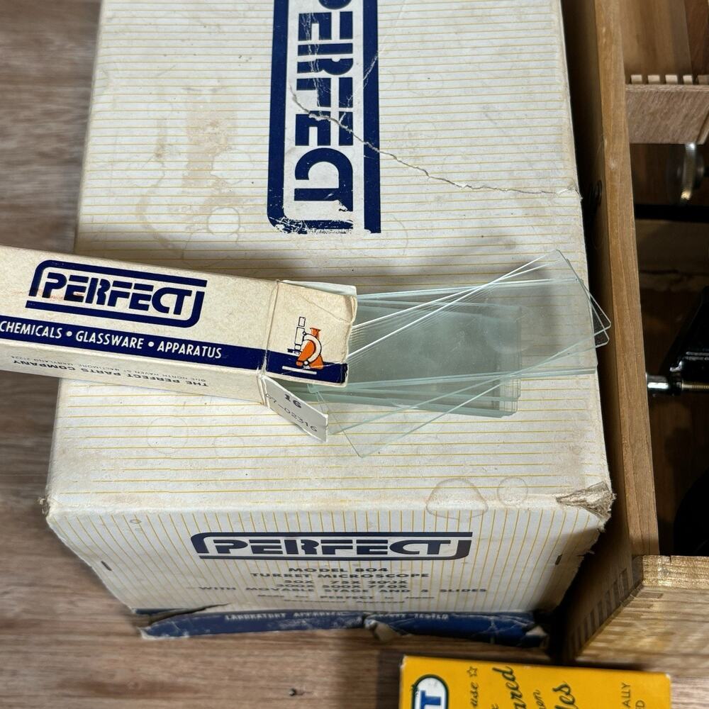 VTG Perfect Microscope Model 804‎ Japan Turret 750X w/ Specimen Slides Wood Box - Picture 7 of 12